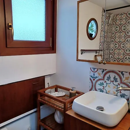 Sur La Somme à Bord De La Péniche Arche De Noé