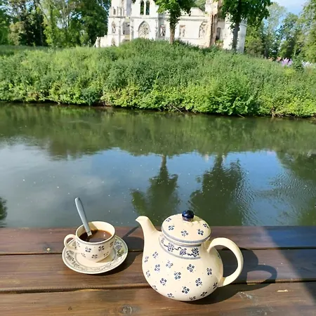 Botel Sur La Somme à Bord De La Péniche Arche De Noé Pont-Rémy