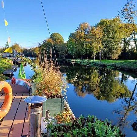 Botel Sur La Somme à Bord De La Péniche Arche De Noé *