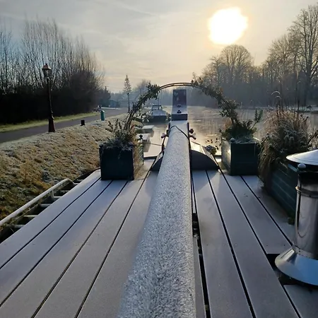 Sur La Somme A Bord De La Peniche Arche De Noe Πλωτό κατάλυμα *