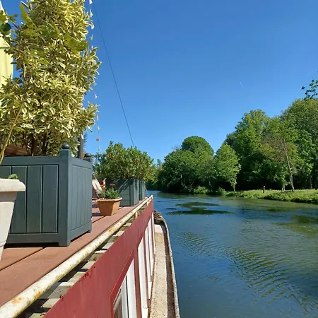 Sur La Somme A Bord De La Peniche Arche De Noe Botel *